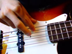 E-Bass Fingerpicking